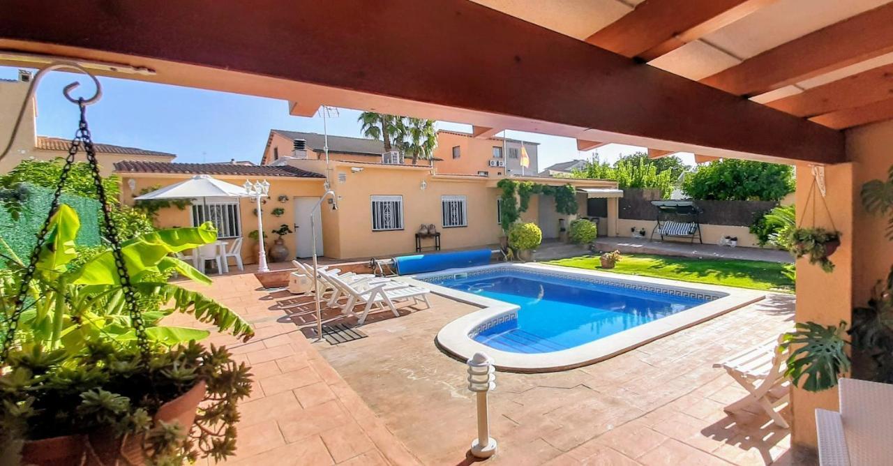 Chalet Vacacional Con Piscina Privada Y Barbacoa Таррагона Екстер'єр фото